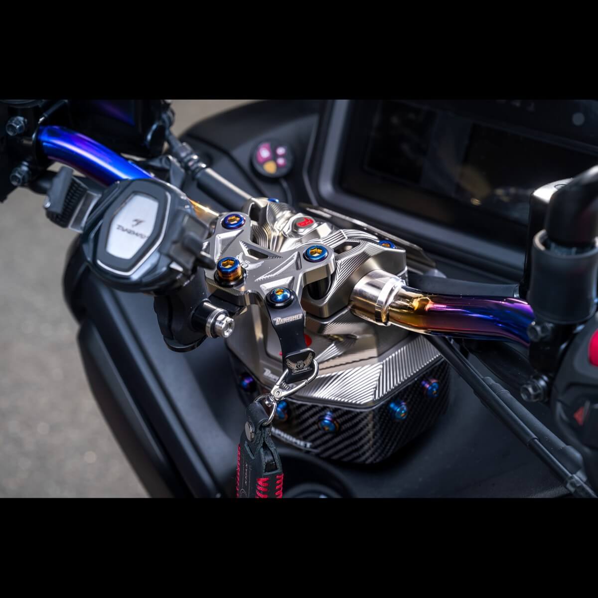 鋁合金陽極凹字點漆龍頭座