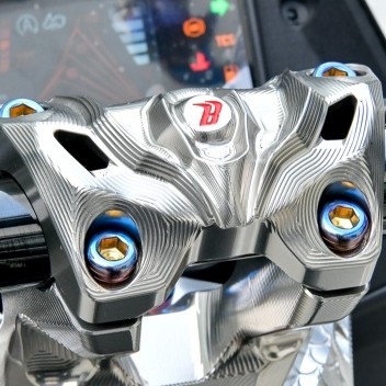 鋁合金陽極凹字點漆龍頭座