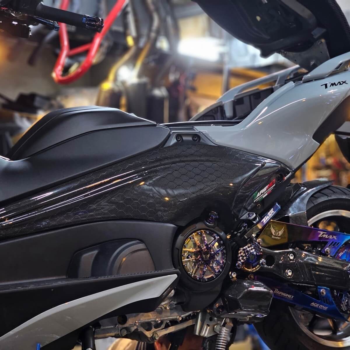 碳纖維車身關刀貼片