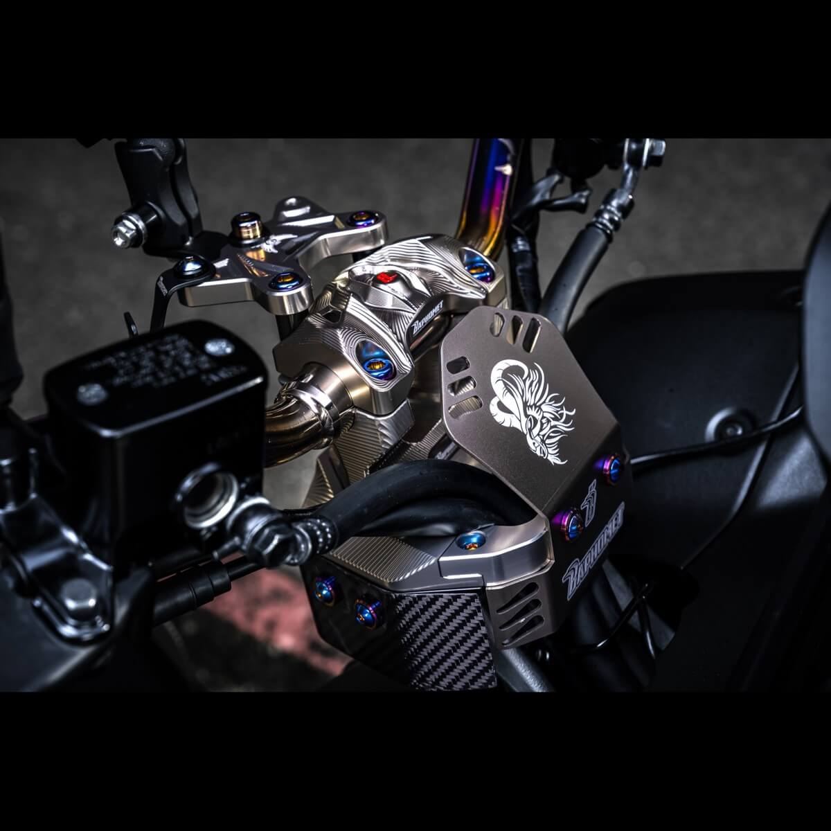 鋁合金陽極凹字點漆龍頭座