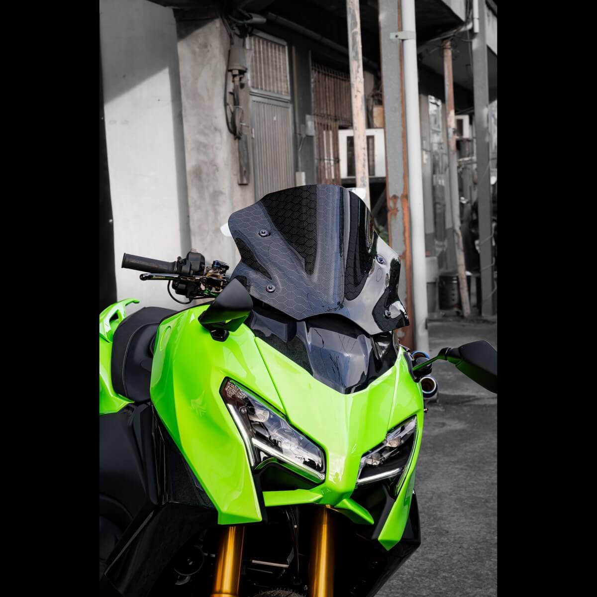 碳纖維擾流短風鏡