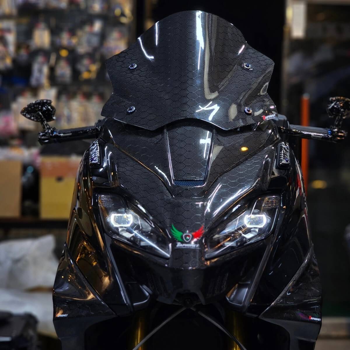 碳纖維擾流短風鏡