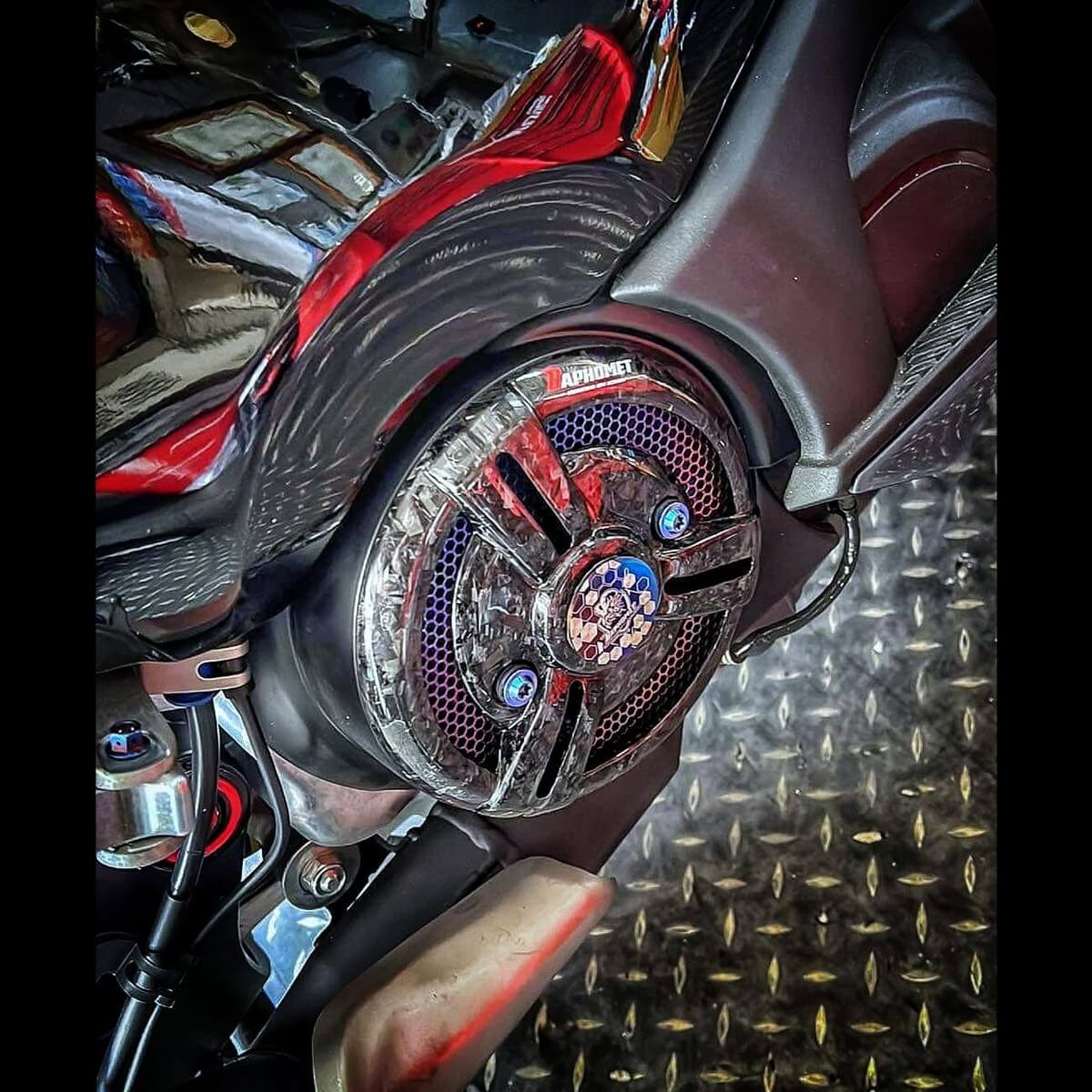 碳纖維引擎護蓋_輪框造型