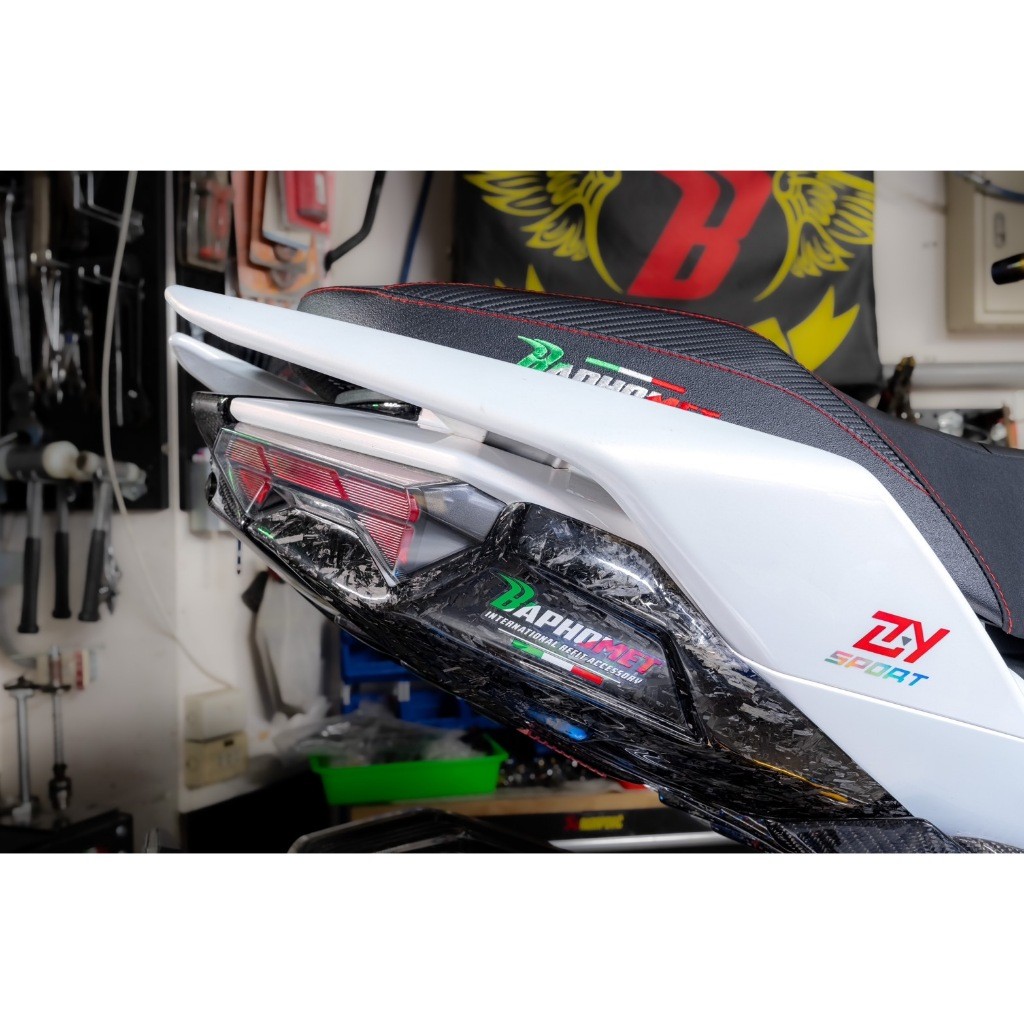 碳纖維車身後左右空力套件