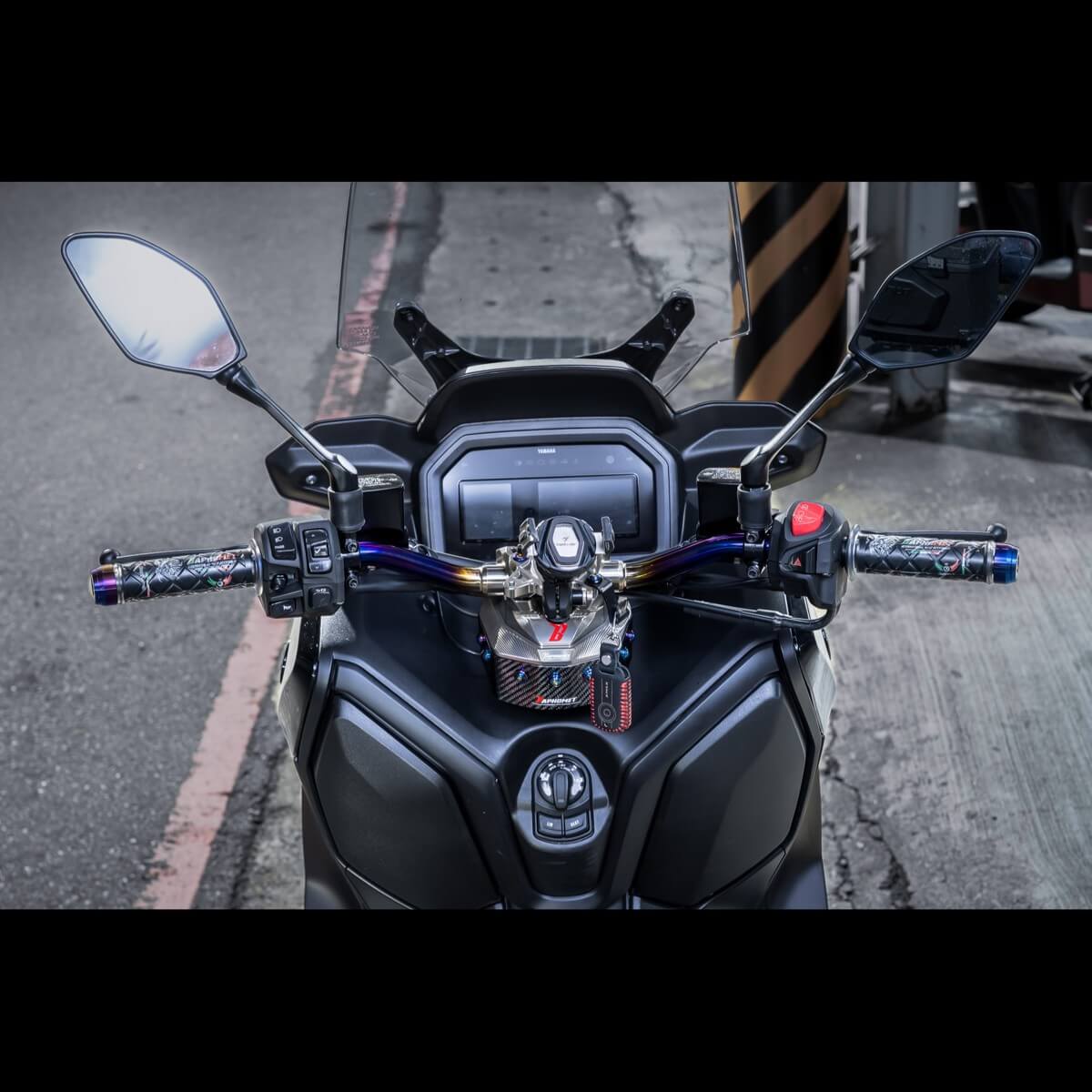 鋁合金陽極凹字點漆龍頭座